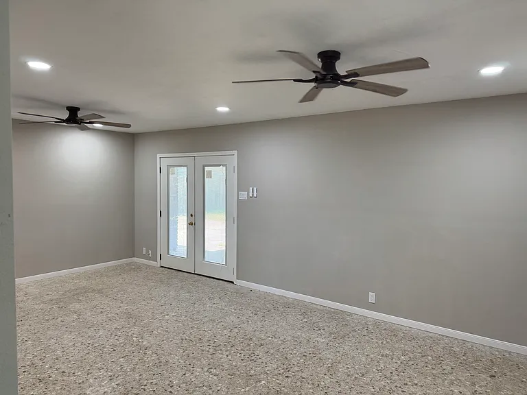 4629 Janssen Dr — Photo 2