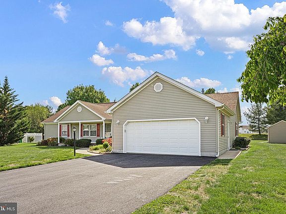 3rd image of 148 S Wynn Wood Cir