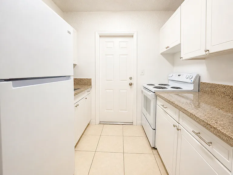 2830 Fillmore St — Photo 7