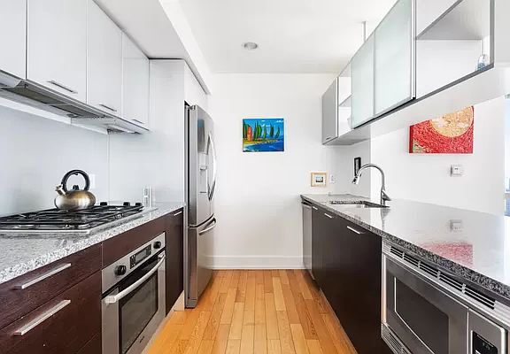 4th image of 350 W 42nd St APT 44A