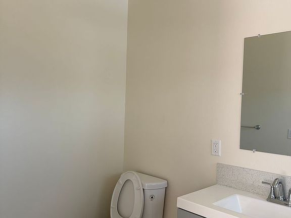 5th image of 1039 N Liberty Ln
