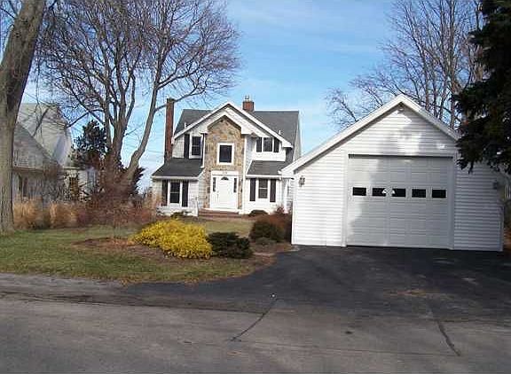 2nd image of 226 Lake Shore Dr