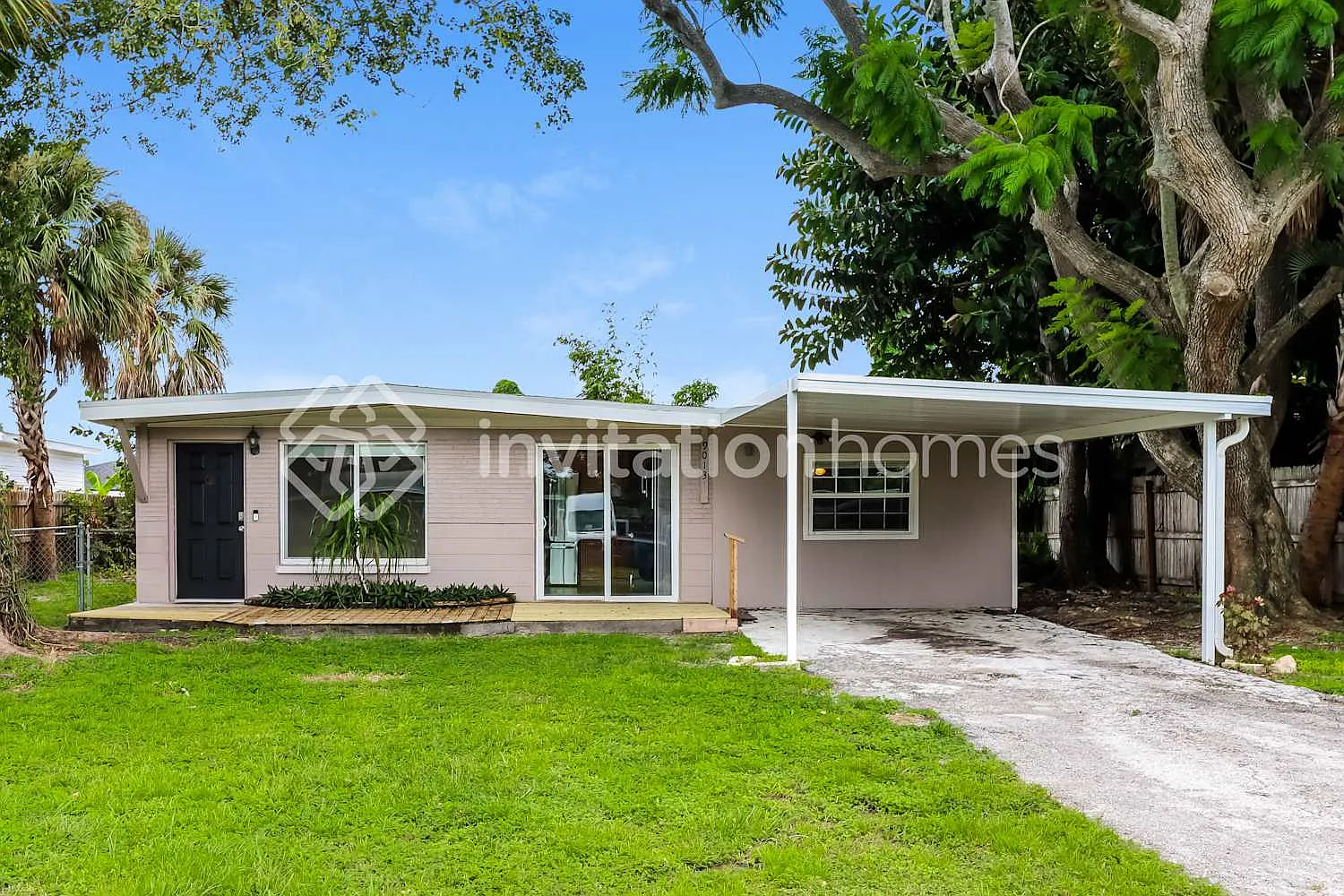 9013 Suncrest Blvd Largo, FL 33777 — Photo 1