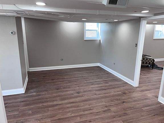 4th image of 6059 N Sauganash Ave #G