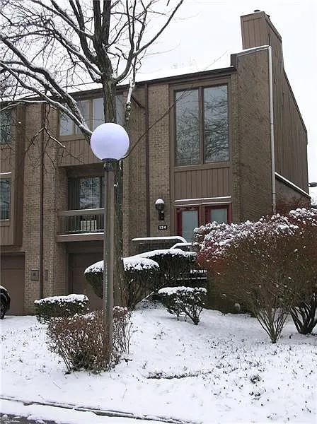 134 Locust Ct photo 1