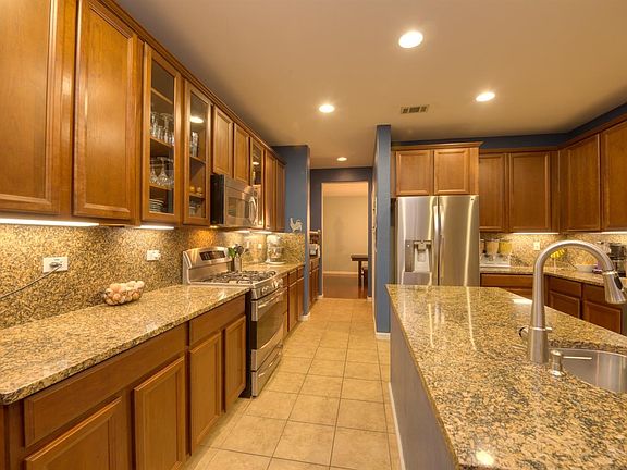 3rd image of 1218 Hyacinth Dr