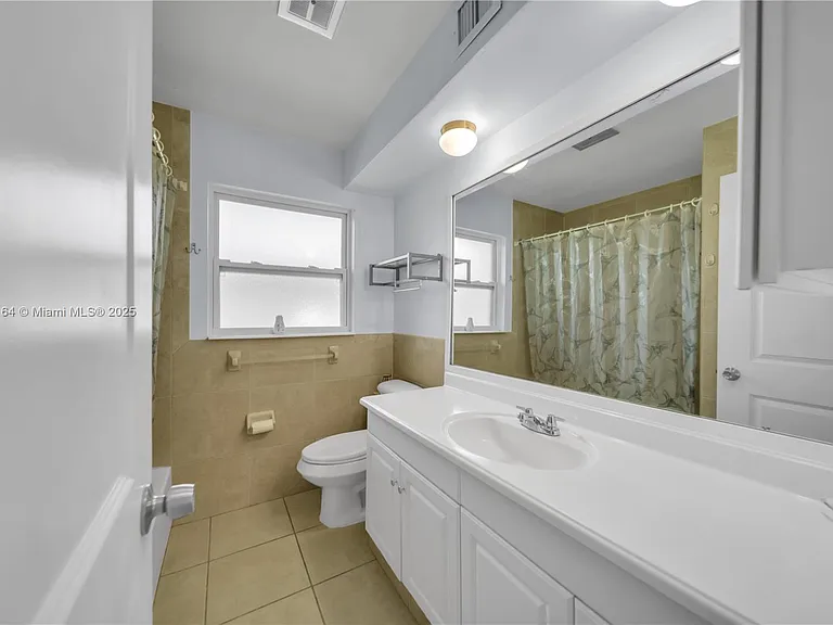 246 SE 44th St — Photo 23