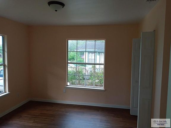 4th image of 806 E Adams Ave