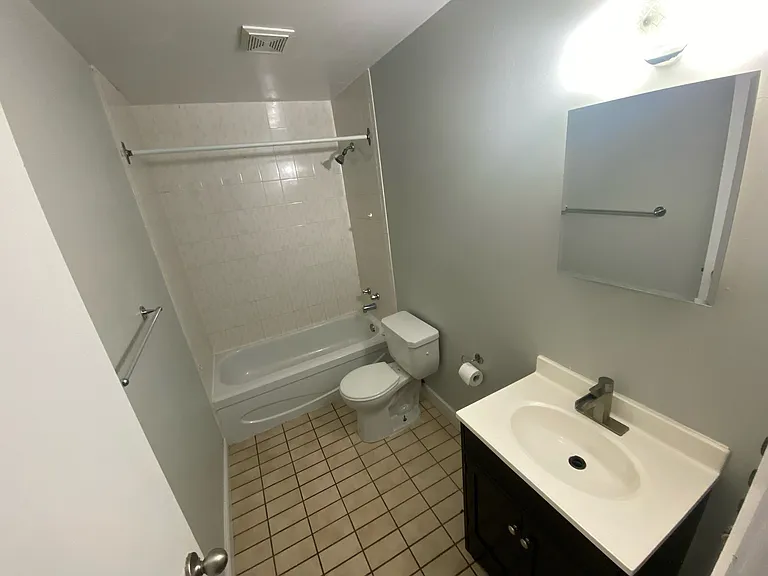 212 Colborne St — Photo 14