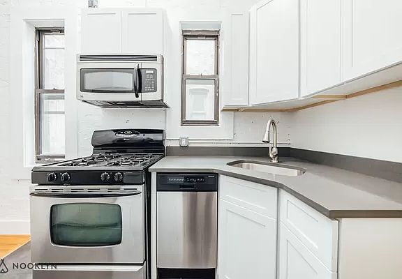 4th image of 179 Starr St APT 3L