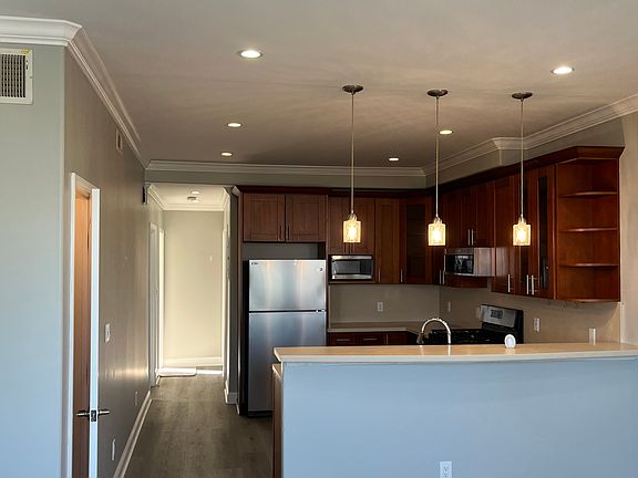 2nd image of 337 Lakeview Ave #Mid