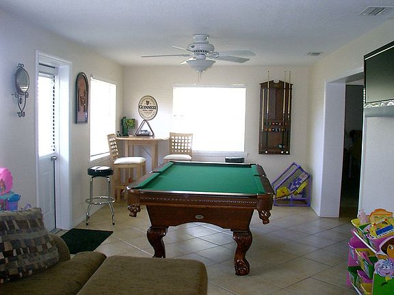Huge family room off the back with room for pool table and entertaining