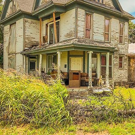 2nd image of 602 E Broadway St
