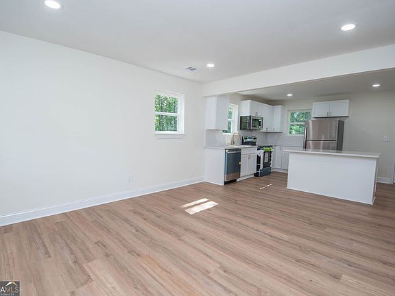 5th image of 618 S Harlem Cir