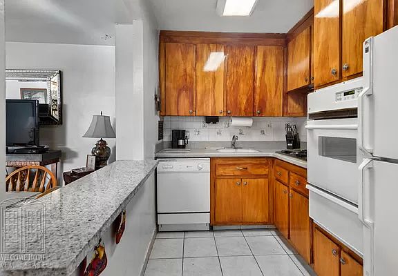 4th image of 52-40 39th Dr #6U