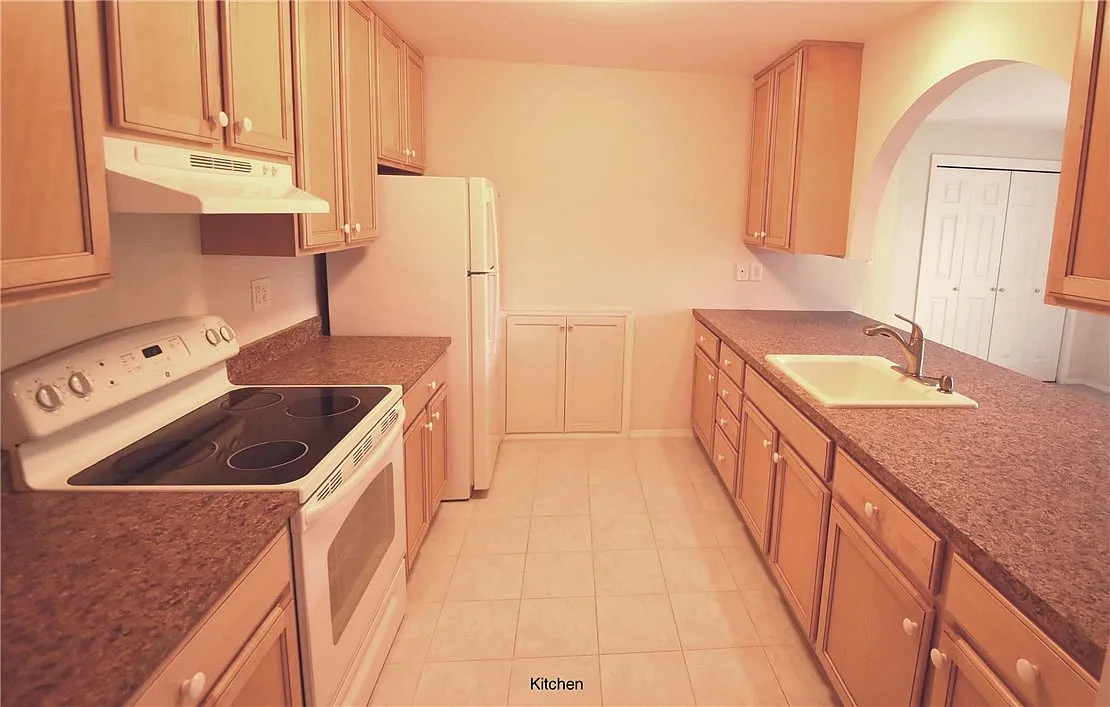 2 bed, 1.0 bath, 2526 sqft, $1,900 — Photo 4