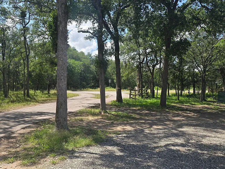 8607 Burleson Manor Rd — Photo 11