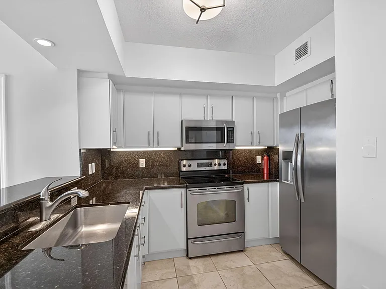 403 S Sapodilla Ave #307 — Photo 8