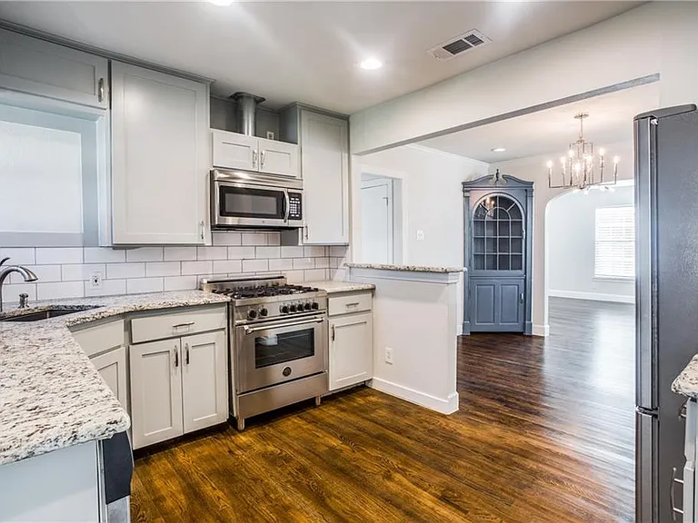3147 Hedgerow Dr — Photo 19