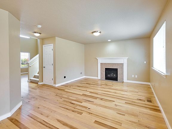5th image of 224 Derby St SE
