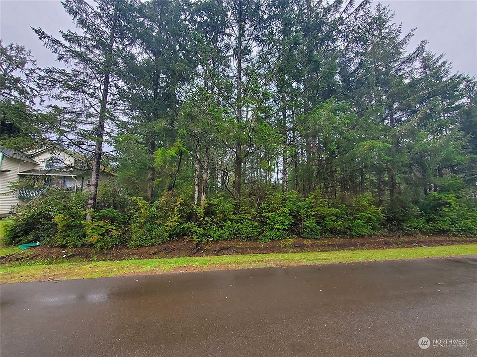 1st image of 610 Sunset Avenue NE