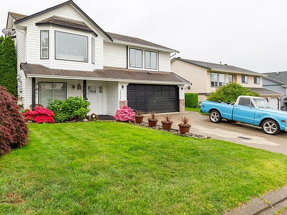 3rd image of 3924 Waterton Cres