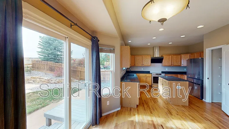 4 bed, 3.5 bath, 2534 sqft, $2,600 — Photo 3