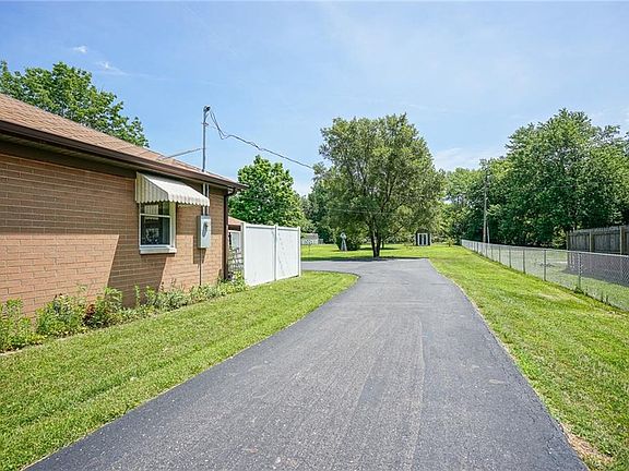 3rd image of 601 N Delbrick Ln