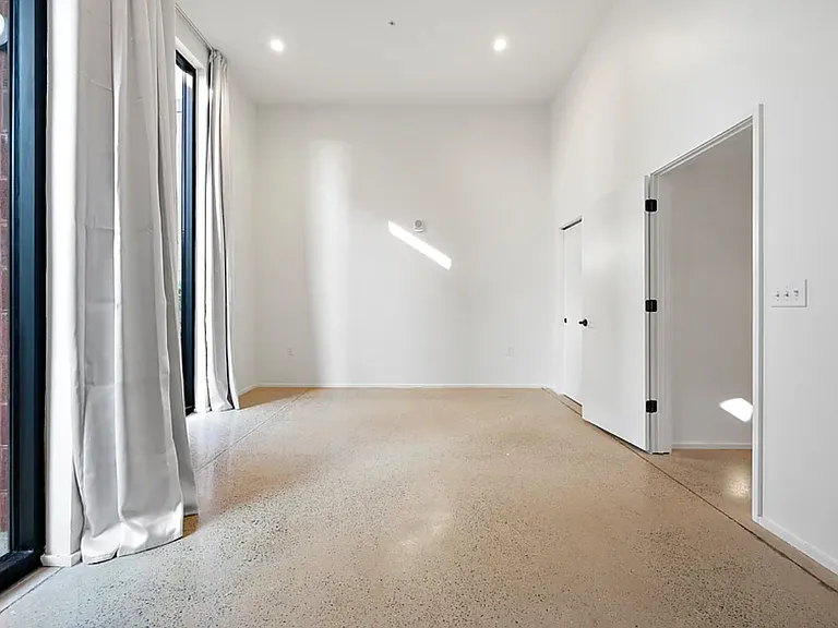 2323 2nd Ave S #1A — Photo 33