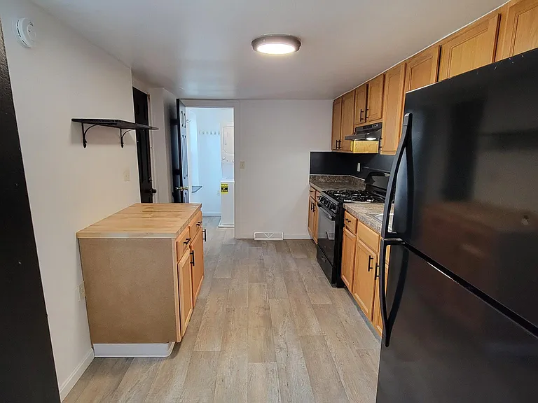 139 N Pine St — Photo 8