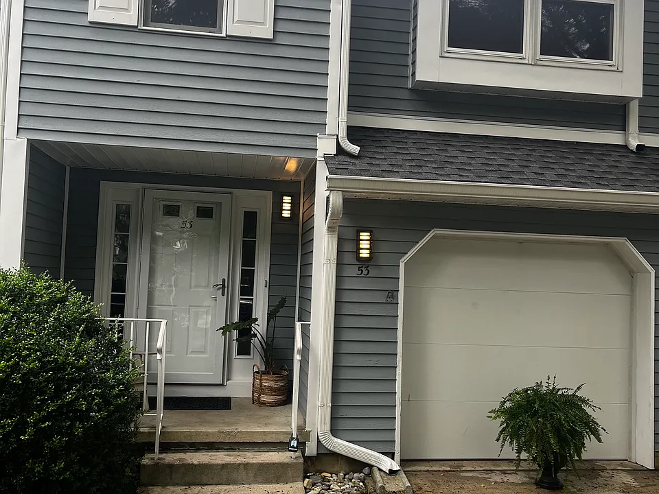 53 Essex Dr
