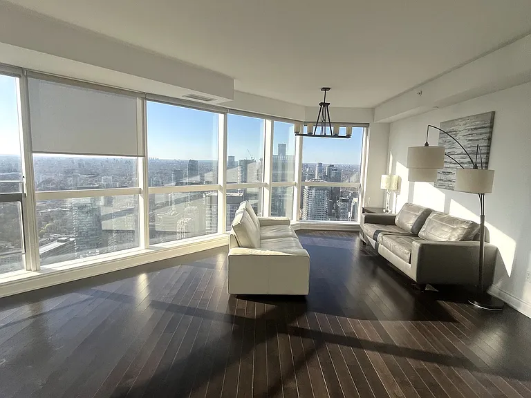 388 Yonge St #6516 — Photo 13