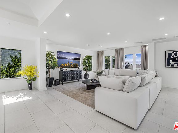 5th image of 18202 Rancho St