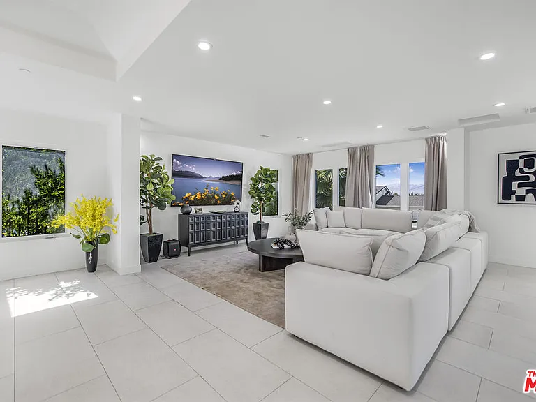 18202 Rancho St — Photo 5