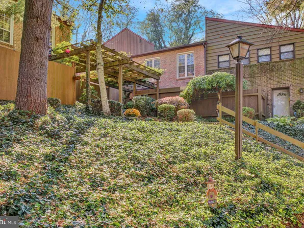 172 Oakmont Ct, Reading, PA 19607