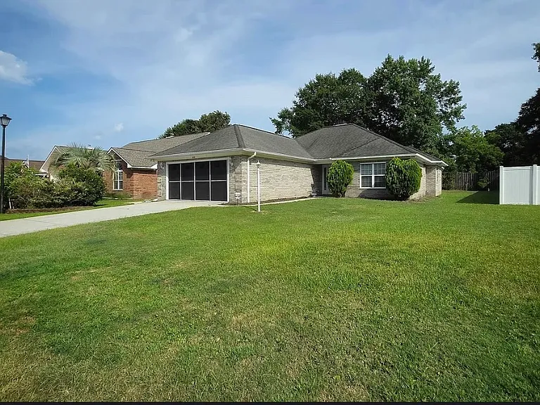 4091 Lakeshore Dr — Photo 1