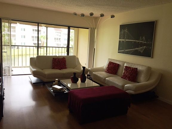 3rd image of 230 Lakeview Dr APT 203