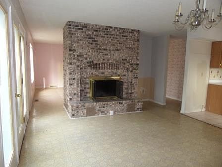 4th image of 2708 Francis Ave