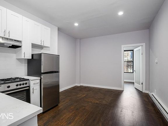4th image of 340 W 49th St APT 4FW