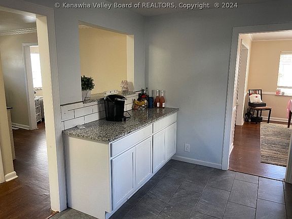 3rd image of 1107 Edgewood Dr