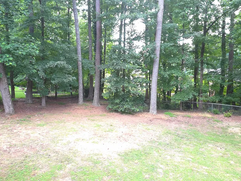 190 Barrington Dr E — Photo 19