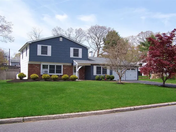 20 Wedgewood Drive, Coram, NY 11727