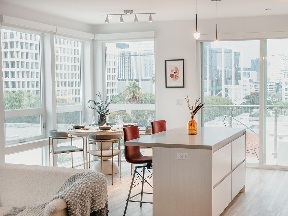 1st image of 700 S Manhattan Pl #720