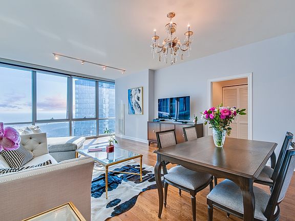 5th image of 1201 S Prairie Ave APT 3004