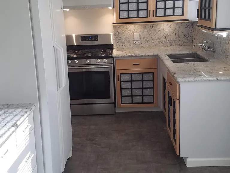 11233 Emelita St #3 — Photo 3