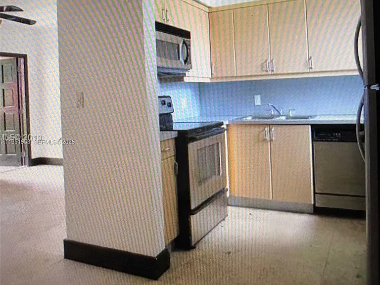 544 NE 62nd St #2 — Photo 3