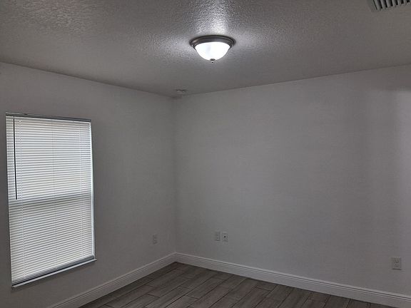 4th image of 9835 Gray Fox Ln