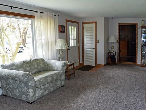 3rd image of 10940 Howard Dr