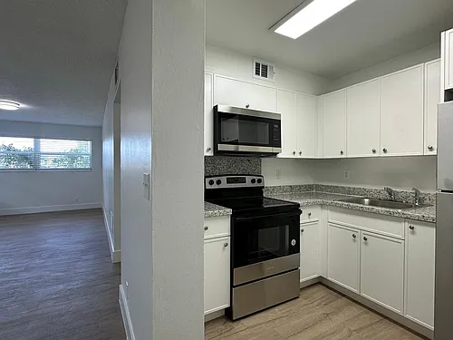2500 Johnson St Photo 1