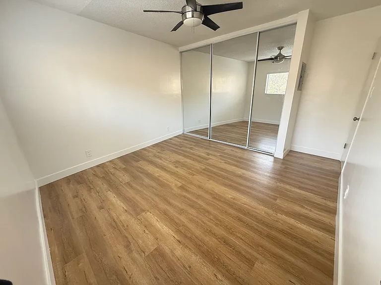 1st Bedroom w/ Mirror Sliding Doors